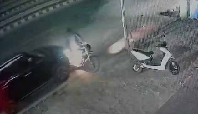 VIDEO: Drunk Driver Rams Car Into Swiggy Delivery Boy In Pune’s Bavdhan | Video Screengrab