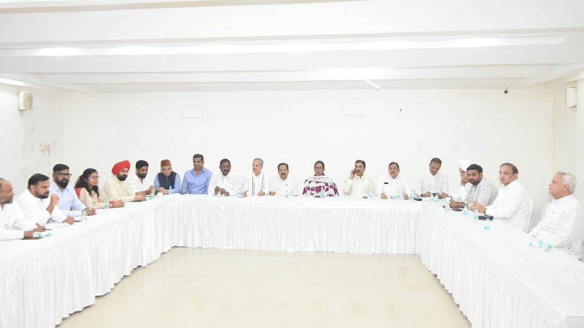 Congress leaders Ramesh Chennithala and Varsha Gaikwad address party workers during a review meeting ahead of the BMC elections in Mumbai | X - @INCMumbai