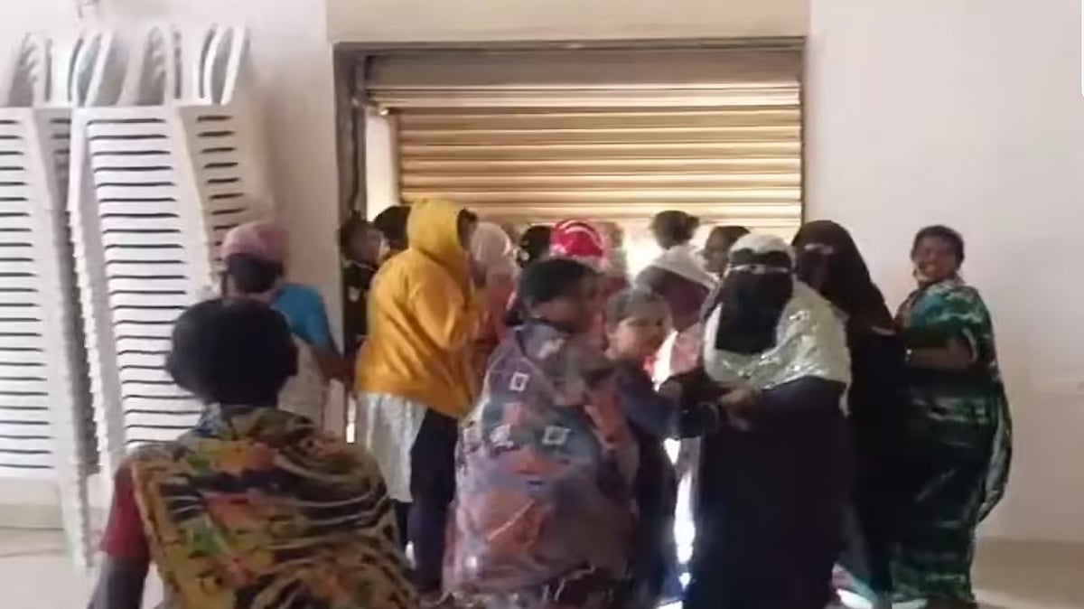 Nanded VIDEO: Cash-For-Votes Scandal Rocks Dharmabad Municipal Polls; Police Free Detained Voters