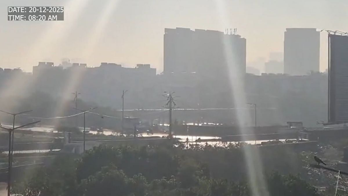 Mumbai Weather Update For Dec 20, 2025: Weekend Starts With A Chill Morning, Smog Takes Over Skies; AQI Remains In Poor Range At 128