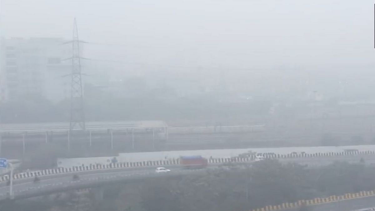 Delhi Air Pollution: AQI Slips Into Near-Severe Zone Amid Dense Smog, Cold Conditions 