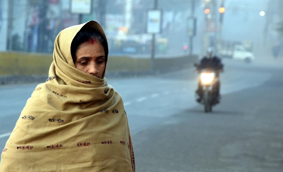 Madhya Pradesh December 21, 2025 Weather Update: Cold Wave and Dense Fog Paralyse State; Temperature Drops Below 3°C, Flights and Trains Disrupted | FP Photo