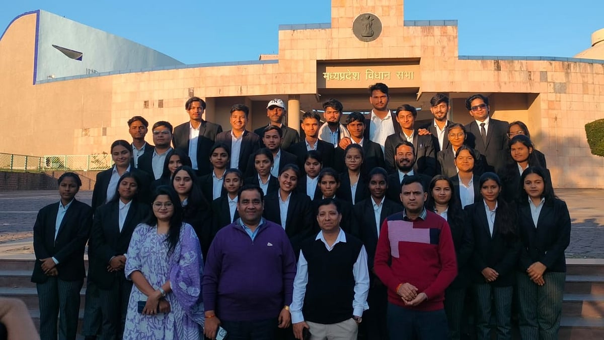 Indore News: Shri Aurobindo Law Students Visit State Assembly For Practical Learning | FP Photo