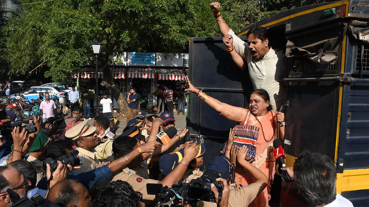 VHP's High Voltage Drama Outside Bangladesh Embassy In Cuffe Parade Continues Till Late Evening As Workers Detained, Allege Lathi Charge 