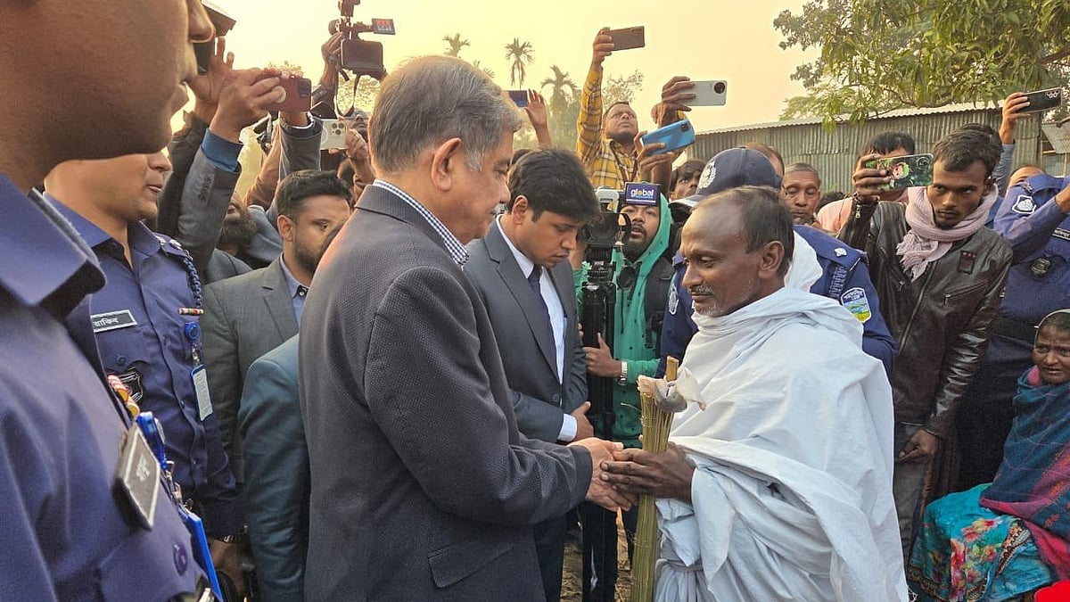 Bangladesh Education Advisor Meets Dipu Das's Family In Mymensingh; Assures Support