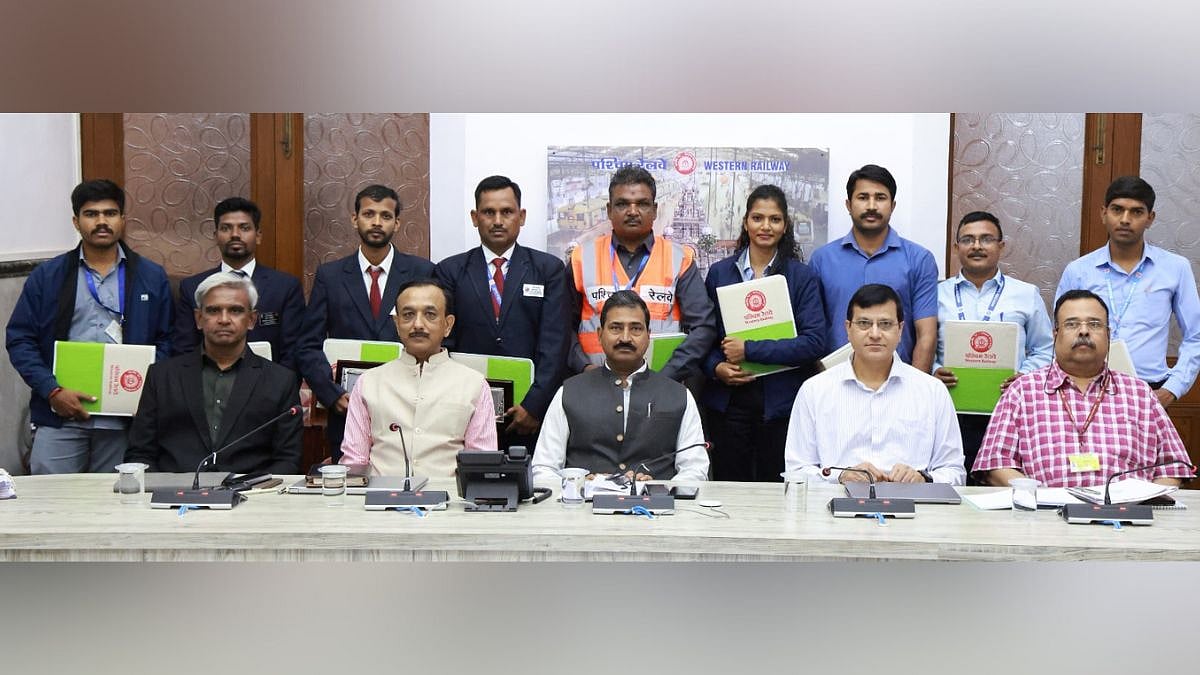 Vivek Kumar Gupta - General Manager of Western Railway is seen along with Principal Head of Departments and the recipients of GM’s Safety Award | File Photo