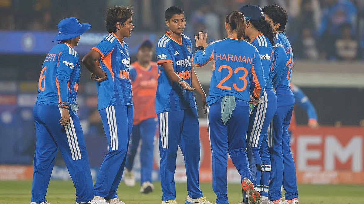 Indian Women's Cricket Team Visits Sri Varaha Lakshmi Narasimha Swamy Temple In Visakhapatnam 