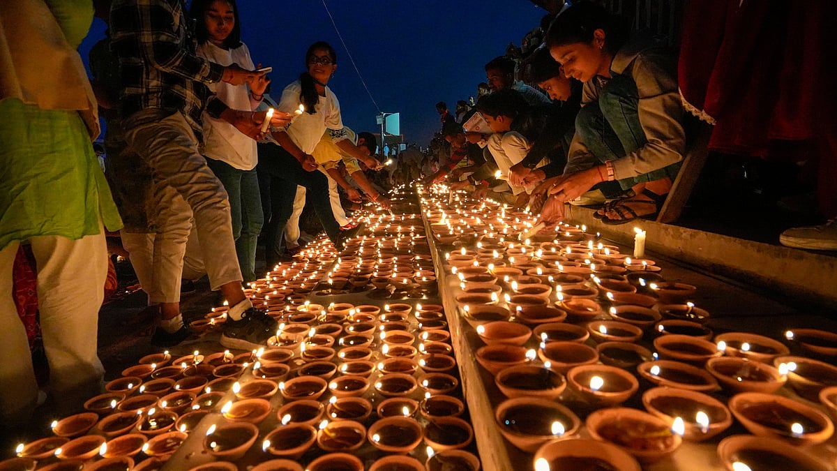 Kalyan News: Grand Deepotsav Held At Goveli In Presence Of Spiritual Leaders And Thousands Of Devotees 