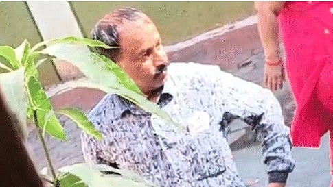 Indore News: Man Harasses Minor Students Outside Coaching Centre, Police Action Questioned | 