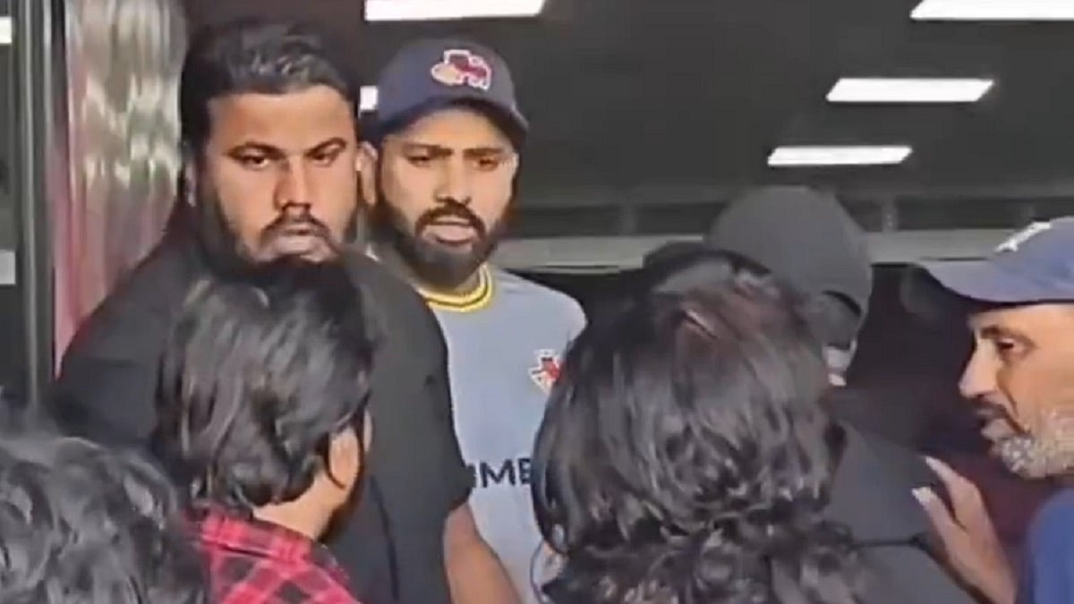 Rohit Sharma Runs Inside After Fans Chase Him For Selfie At Sawai Mansingh Stadium In Jaipur | VIDEO | X