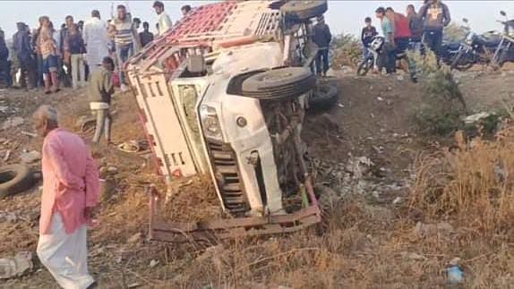 Indore News: Pickup Vehicle Falls Into Gorge Near Pithampur, 21 Injured
