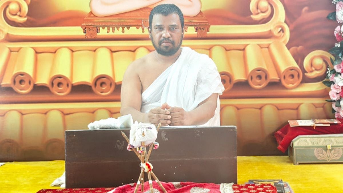 BMC Elections: Jain Monk Nileshchandra Vijay Begins Public Meetings, Reignites Pigeon Feeding Debate In Mumbai 