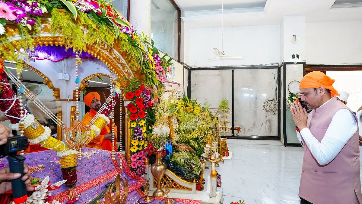 Maharashtra CM Devendra Fadnavis Pays Tribute At Mumbai Gurdwara On Veer Bal Diwas, Remembers...