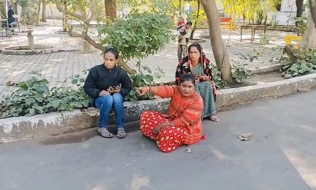 MP News: Woman Accuses Female Cop Of Framing Her In False Case Of Illegal Liquor & Demanding ₹1...