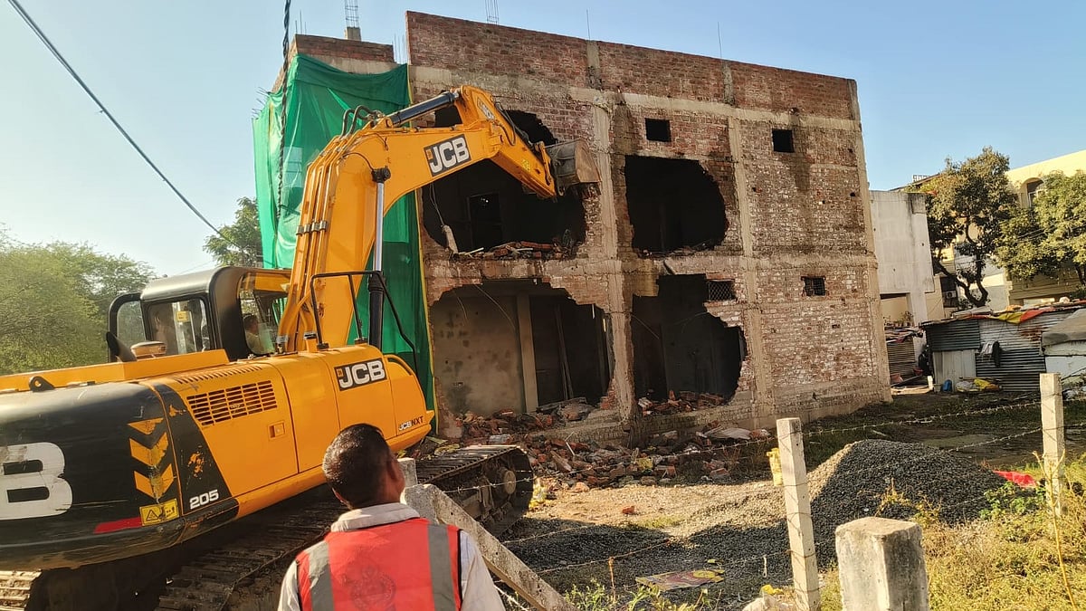 Indore News: Indore Municipal Corporation Removes Illegal Structures In Zone 22