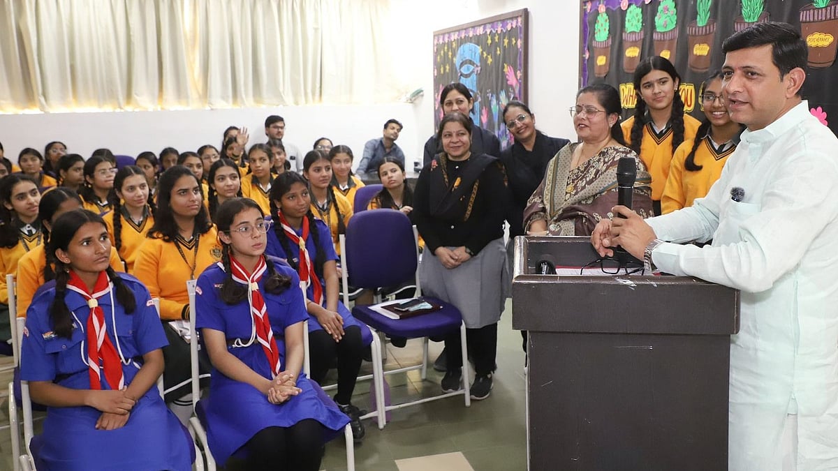 Indore News: Mayor Pushyamitra Bhargav Launches Cleanliness Classroom Initiative