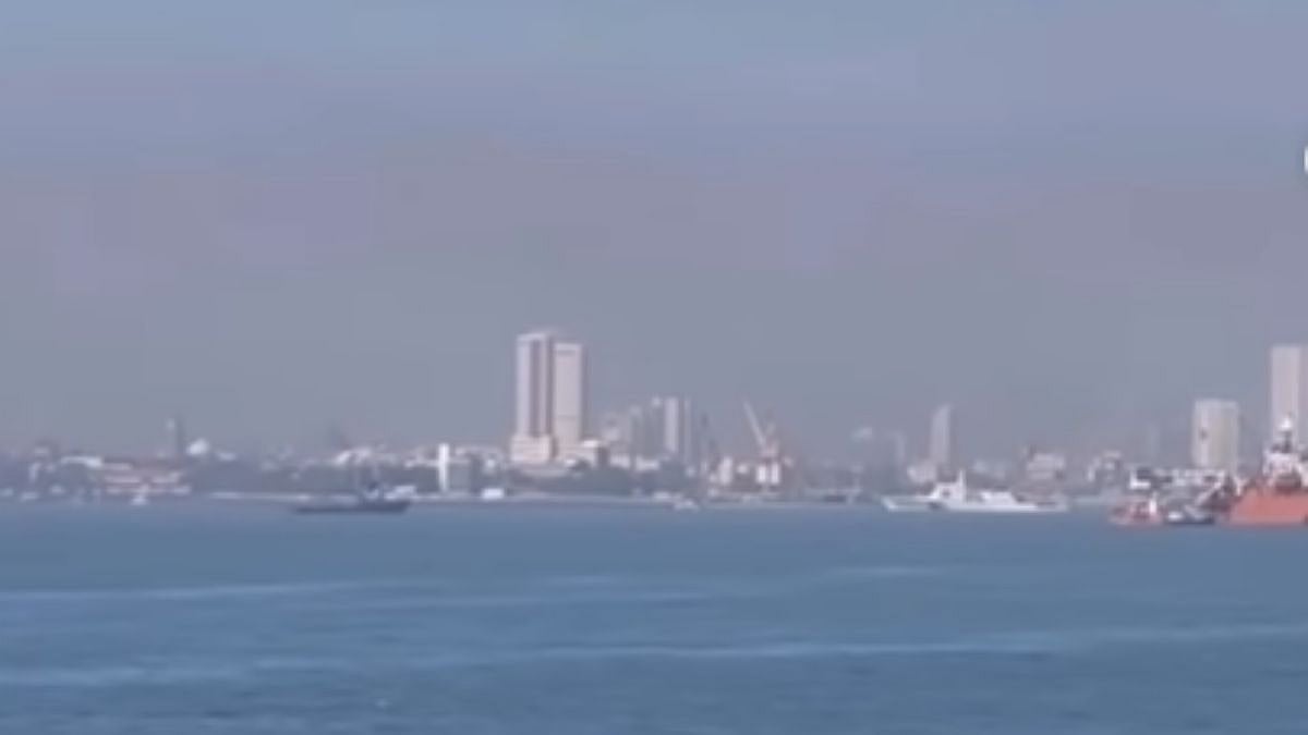 'If This Isn't Scary, Don't Know What Else Is': Mumbai's Smog-Filled Skyline Seen From Alibaug Sparks Air Pollution Concerns | Video Goes Viral 
