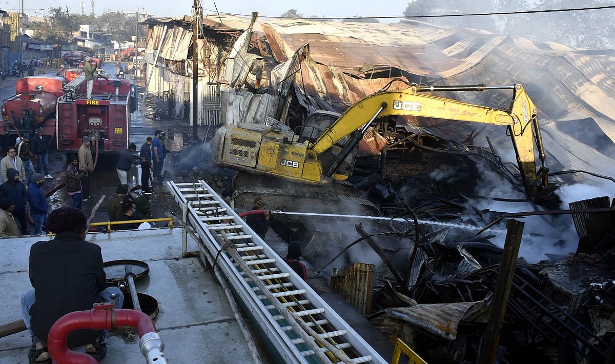 Bhopal News: Massive Fire Near Patra Underpass Destroys Sawmill, Showroom