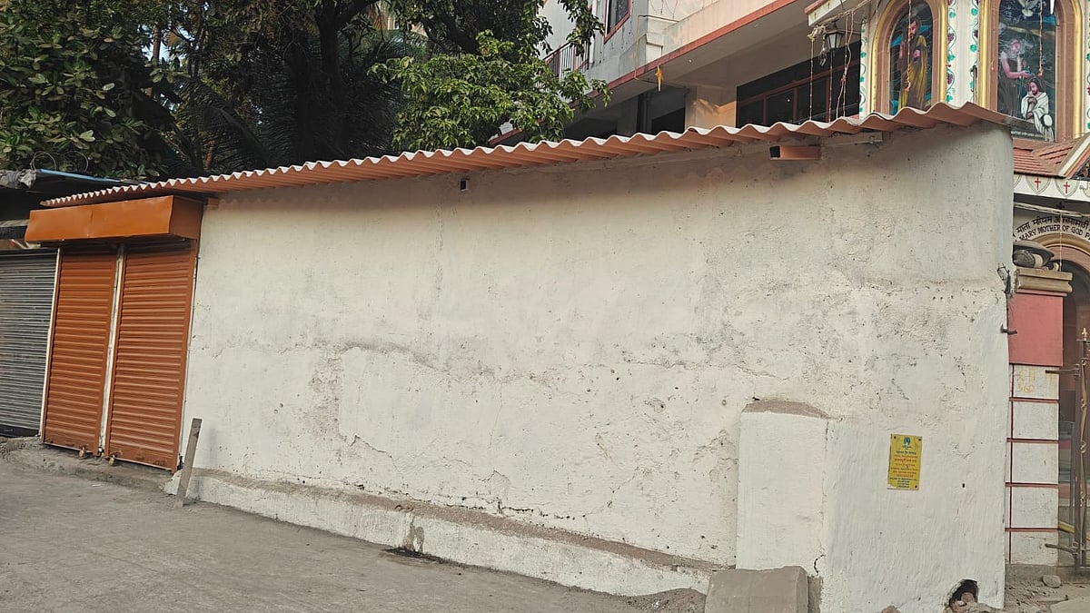 Illegal Construction Encloses Century-Old Cross In Andheri East, Residents Accuse Civic and Police Authorities Of Inaction 