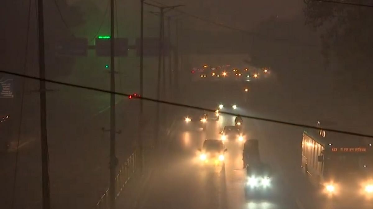 Delhi Air Quality Remains 'Very Poor' At 391 As Smog Covers City; Noida Hits 'Severe' Pollution...