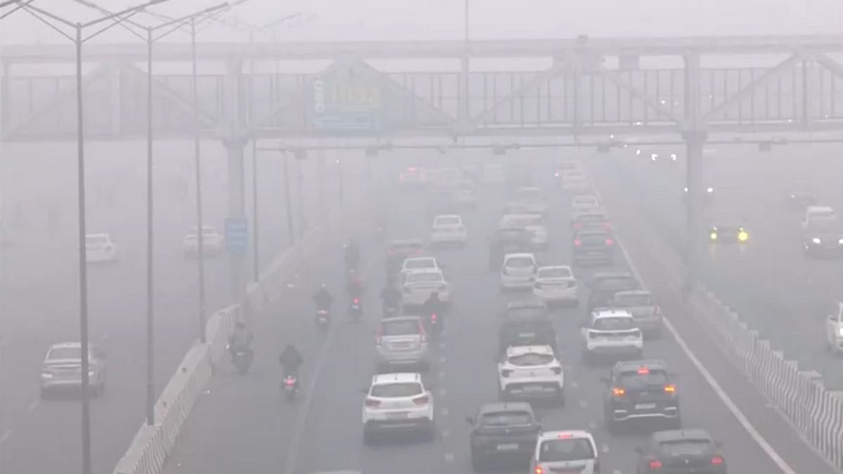 Delhi Chokes Under Severe Smog As AQI Hits Hazardous 402; Dense Fog Disrupts Travel 