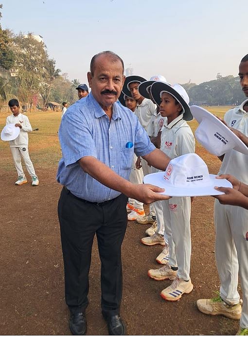 Ramesh Parab distributing the Caps at Karnatak Sporting Association- Cross Maidan 
