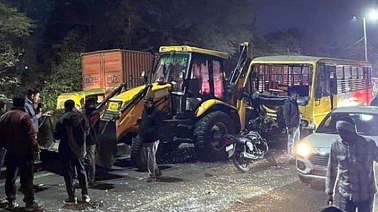 Bhopal News: Moving Bulldozer Crashes Into College Bus On Bhadbhada Road, Driver Critically Injured