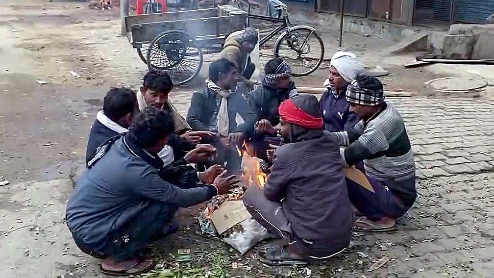 Cold Wave Fails To Dampen Devotees’ Spirit As Crowds Swell At Major Temples Across Uttar Pradesh 