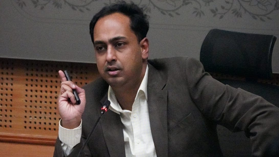 Nashik District Collector Ayush Prasad Urges Talathis & Gram Sevaks To Speed Up Land Acquisition For...