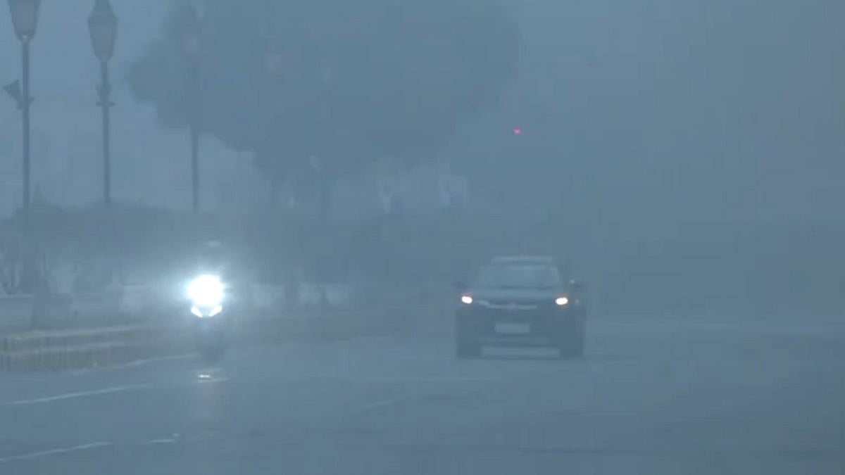 Dense Fog Engulfs Delhi As Air Quality Improves Slightly To 'Very Poor' - Video 