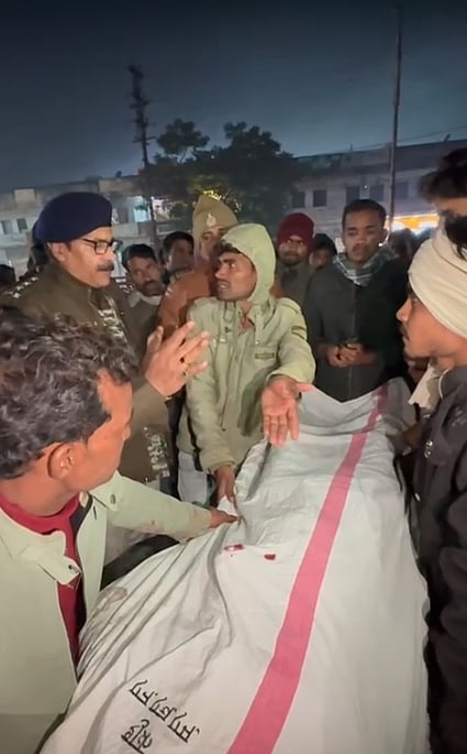 Family protests at Chhatrasal Chowk
