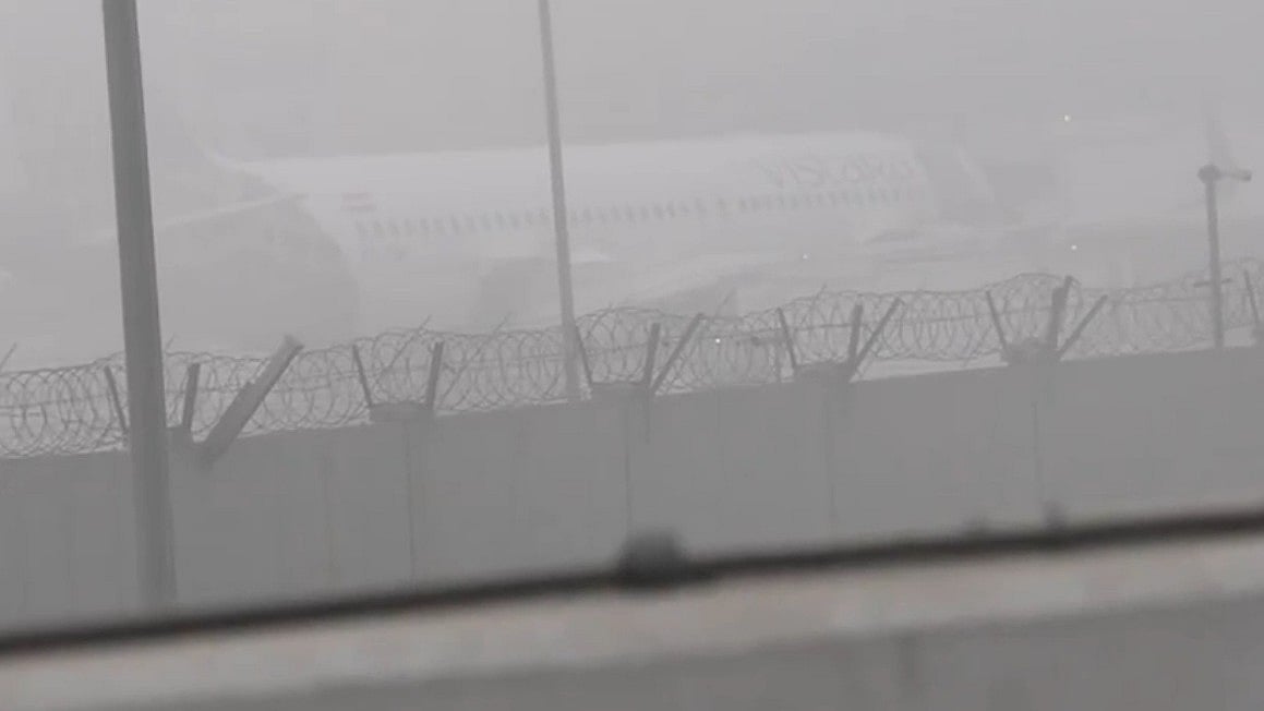 Dense Fog Engulfs Delhi & Surrounding Areas; 118 Flights Cancelled, Over 100 Operations Delayed - Latest Updates 