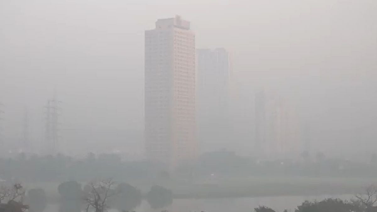 Mumbai Weather Update For 31st Dec, 2025: City Wakes Up To Thick Smog As Air Quality Slips Into ‘Severe’ Category Despite Cool Morning; Overall AQI At 358 