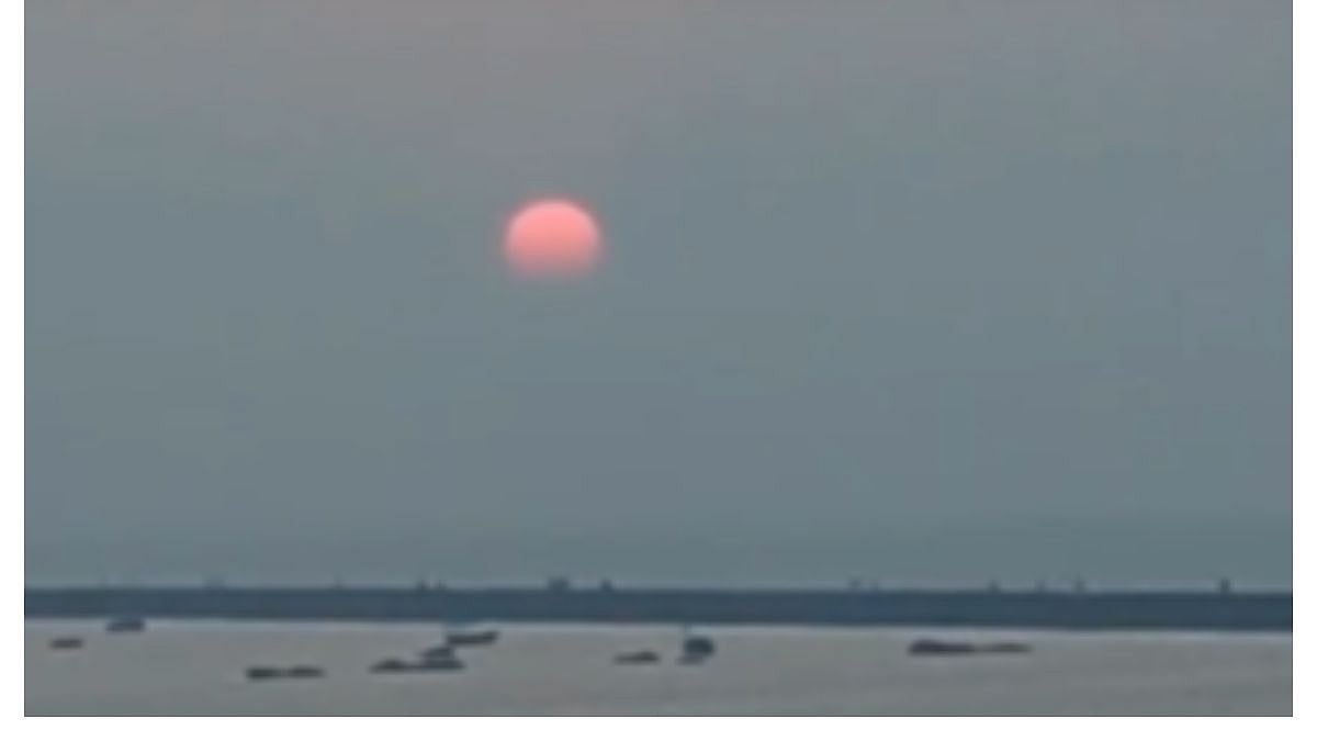 Mumbai Witnesses Last Sunset of 2025, Bids Serene Farewell As City Prepares To Welcome New Year 2026 | VIDEO 