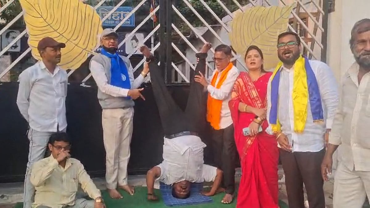 Pune Civic Polls: NCP-SP Candidates Stage Upside-Down Protest After Ticket Denial - VIDEO