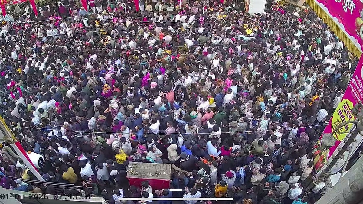 New Year, Same Faith: Dagdusheth Ganpati Temple Sees Massive Rush As Pune Welcomes 2026 - VIDEO