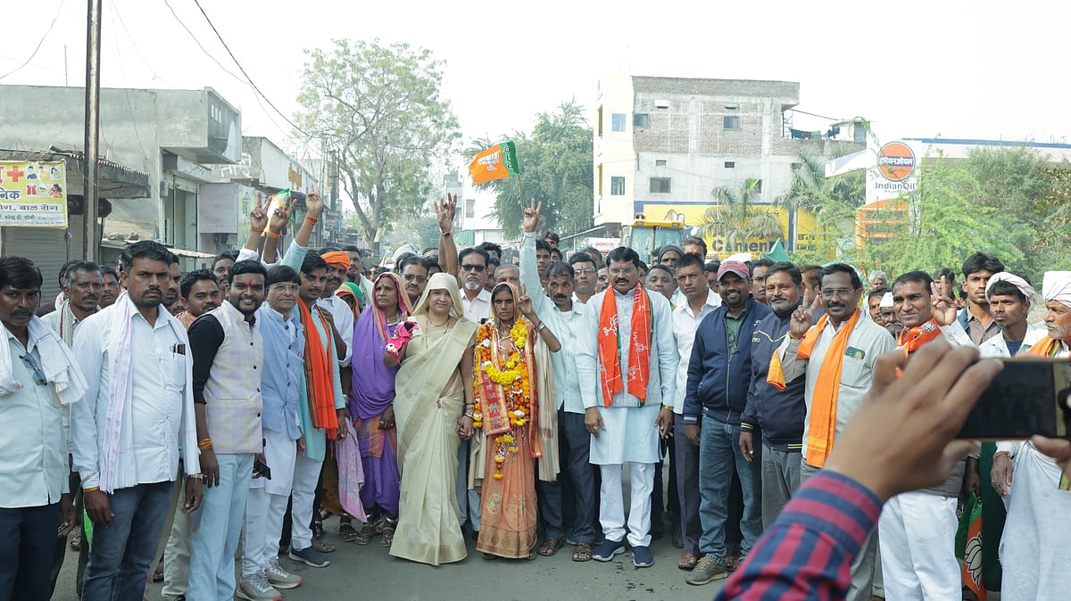 MP News: Collector Reviews SDM Courts And Revenue Cases In Jhabua