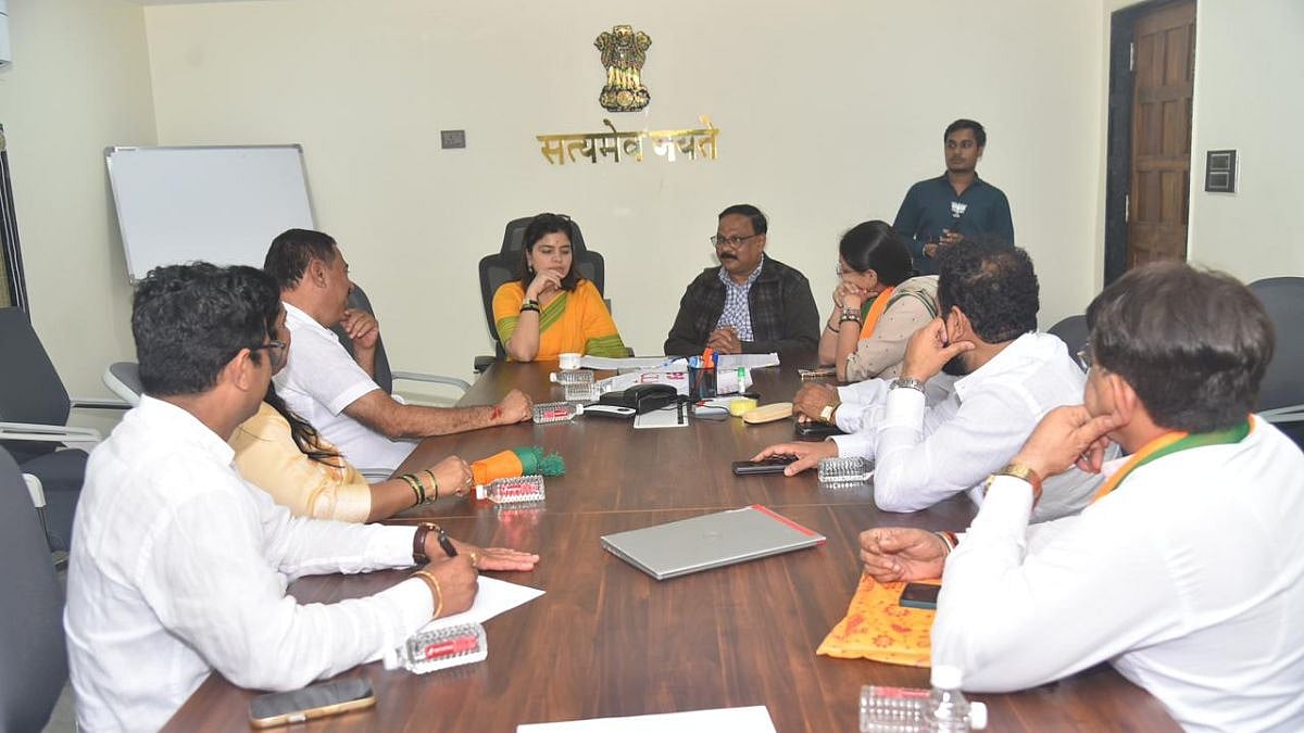 The battle for the Vasai-Virar Municipal Corporation elections has intensified. With political campaigning, meetings, and party gatherings in full swing, leaders have begun trading barbs and allegations against each other. | X @poonam_mahajan