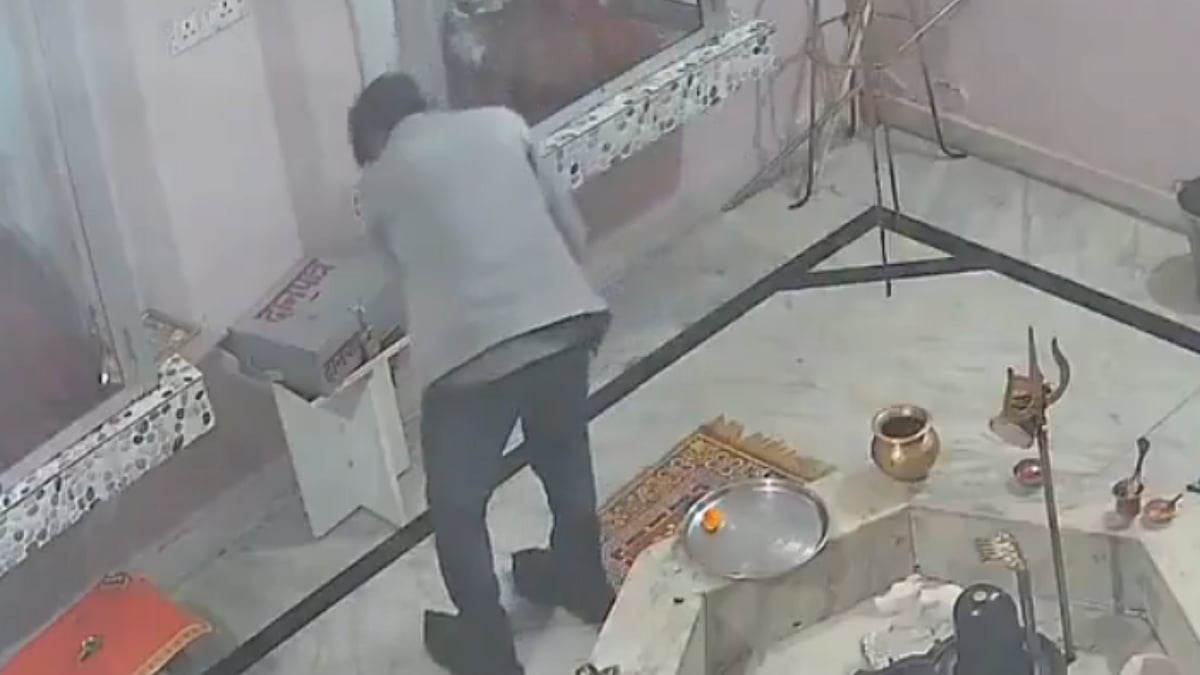 Temple Theft Caught On Camera: Man Steals Cash From Donation Box In Uttar Pradesh's Amroha District