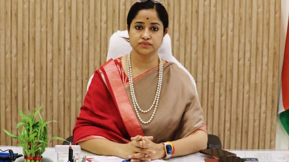 MP News: Collector Reviews SDM Courts And Revenue Cases In Jhabua