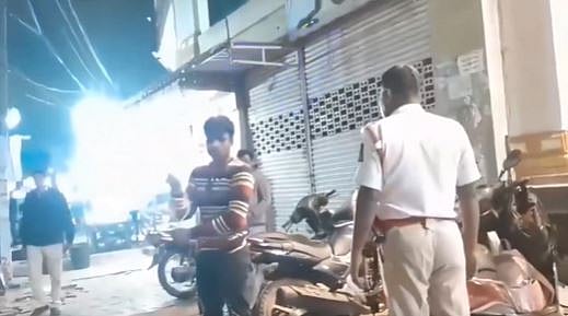 ‘Gadi Hona’: Drunk Auto Driver Threatens Cops With Snake During Check In Hyderabad - VIDEO