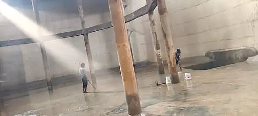 MP News: Sagar Municipal Commissioner Enters Water Tank To Supervise Cleaning After Deaths In Indore
