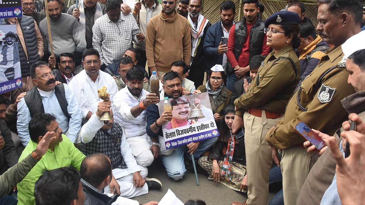 Bhopal News: Congress ‘Rings The Bell’ At Mps’, Mlas’ Homes Over Indore Water Deaths