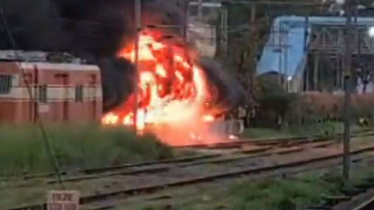 Tamil Nadu: Massive Fire Guts Over 200 Two-Wheelers At Thrissur Railway Station; Video Surfaces