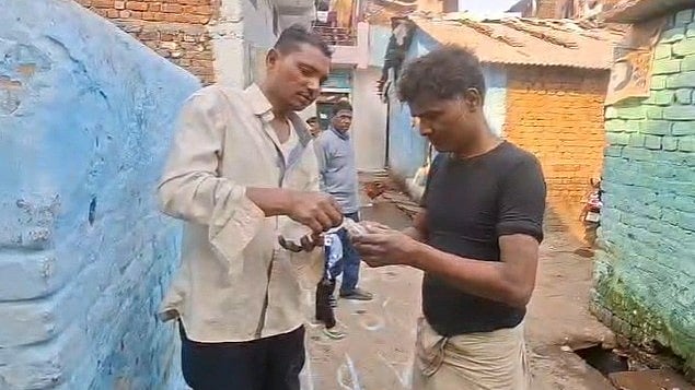 MP News: 'Subah 5 Baje Se...' Drunk Man Exposes Open Manufacturing & Sale Of Lethal 'Kacchi Daru' In...