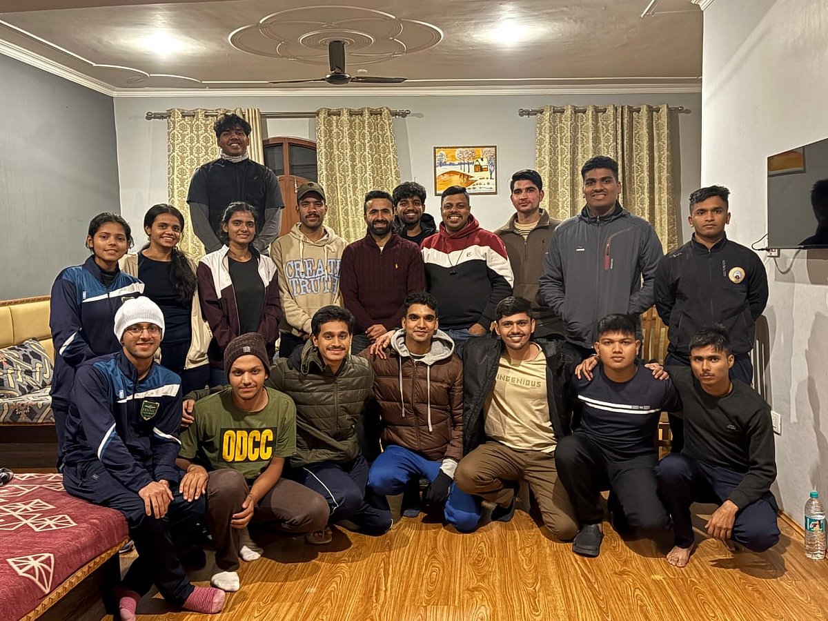 The night before the ride. Stories, strategies and shared belief. Guiness World Record Holder Adil Teli spent time with the HSNC University Fit Bharat Club team, preparing them for the miles and moments ahead.