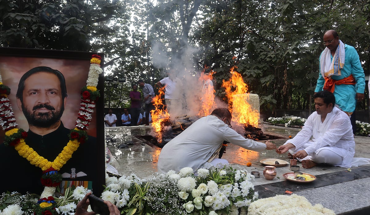 Pune: Former Union Minister Suresh Kalmadi's Last Rites Performed At Vaikunth Crematorium - PHOTOS