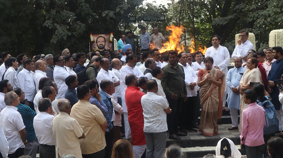 Pune: Former Union Minister Suresh Kalmadi's Last Rites Performed At Vaikunth Crematorium - PHOTOS