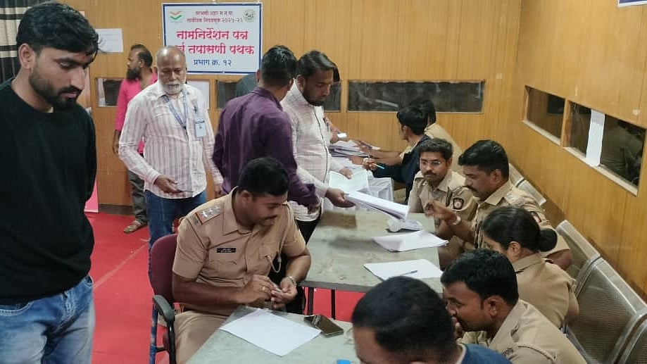 Permit Delays Spark Protest By Candidates At Parbhani Municipal Corporation