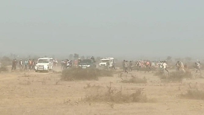 MP News: Villagers Chase, Beat Forest Team With Sticks, Vandalise Vehicles During Encroachment Drive In Sheopur-- VIDEO